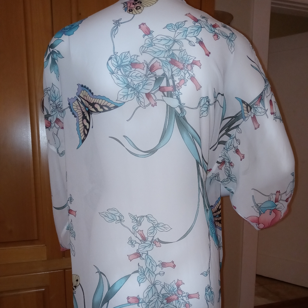 NWOT In Bloom Nature Robe with tie - Picture 2 of 9